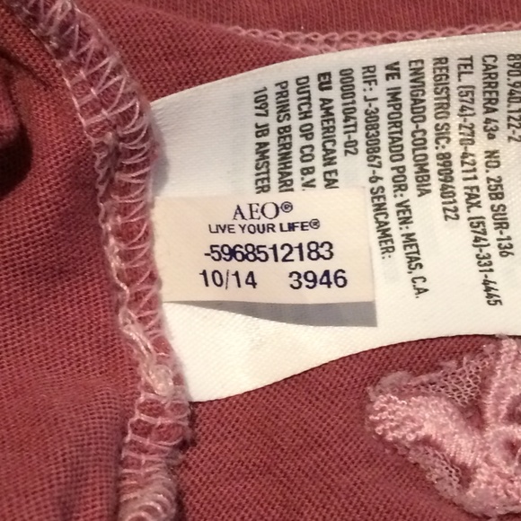 American Eagle - favorite T - Pink Short Sleeve V-Neck Shirt - 3/25$ - Picture 10 of 11